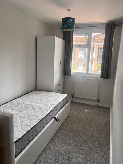 Furnished single room available for viewing Main Photo