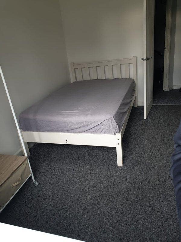 Medium Double Room – Near Station & Gym Main Photo
