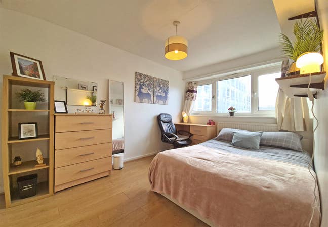 Large Double in great location in Stepney Green Main Photo