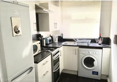 1 Room Left! Cashback on your rent, near campus!! Main Photo