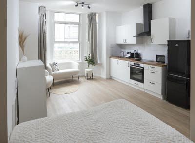 High End High Spec Refurbished Property - Dover Rd Main Photo