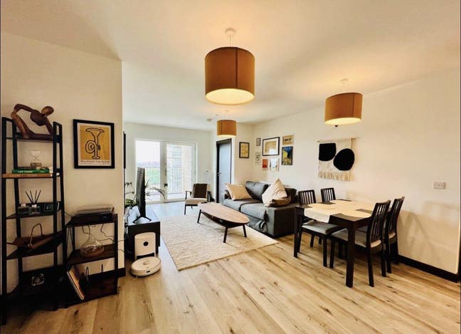 Cozy furnished en-suite bedroom in new built Main Photo