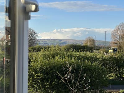 New Spacious Room with Stunning View Bill Included Main Photo