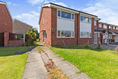 1 large bedroom, Crewe, 15 minutes walk from train Main Photo