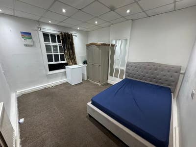 Double rooms available to rent in Norbury, SW16 Main Photo