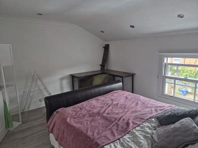 Double furnished spacious attic room with En suite Main Photo