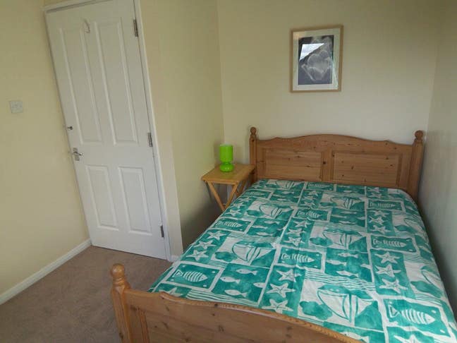 Lenzie Ave: Professional house share in Livingston Main Photo