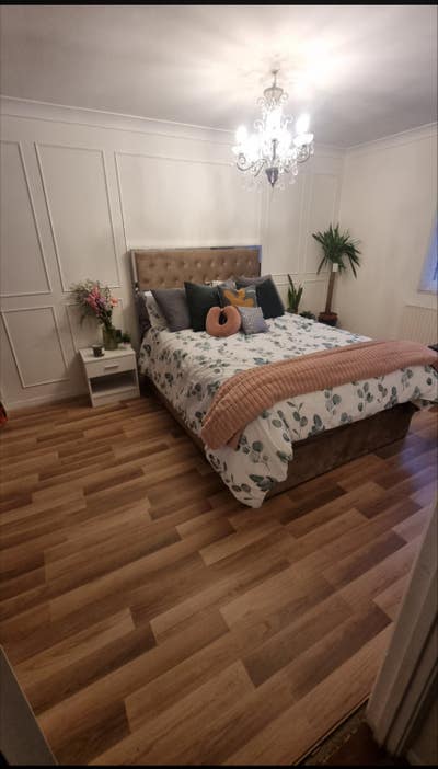 Nice bedroom with bills and cleaner included Main Photo