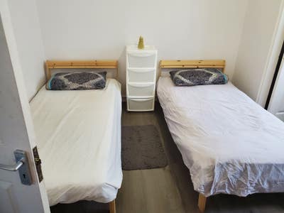 A spacious double room for students  Main Photo