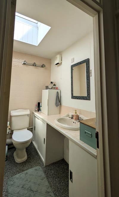 Lovely room in 2 bed flat becomes available Main Photo