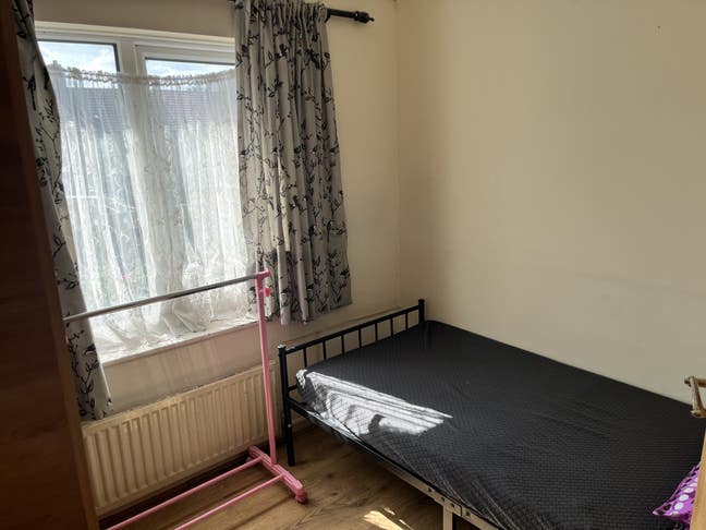 Single Bedroom Available  Main Photo