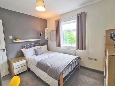 ** Modern Luxury En Suite Room - No Bills To Pay! Main Photo