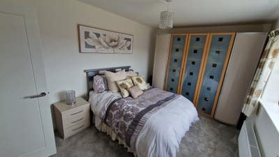 Double room to rent in large family home Main Photo