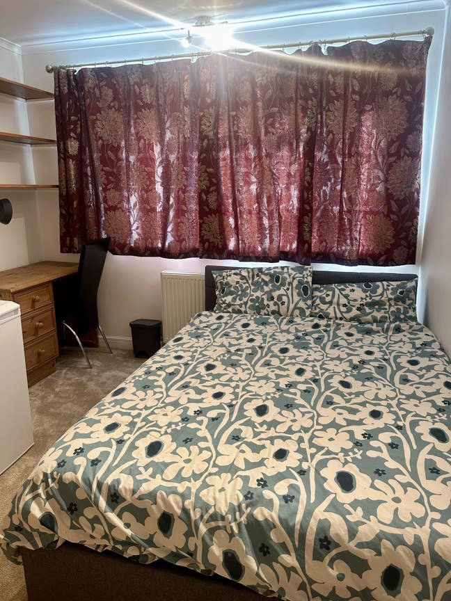 Double room for rent in Redhill Main Photo