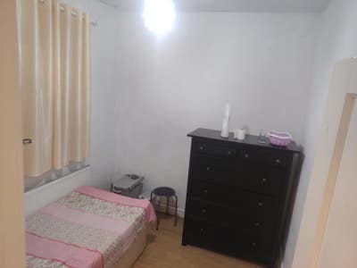 Single room available 400  Main Photo