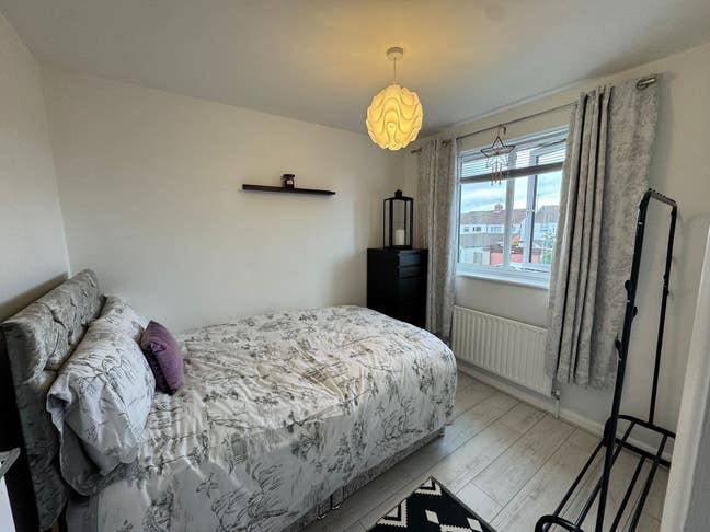 Double room to rent - fully furnished Main Photo