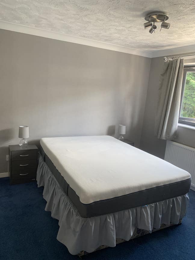 1 spacious double room available  Main Photo