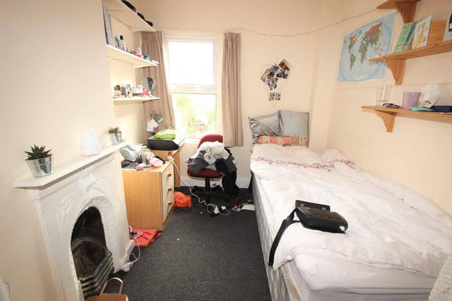 Cosy bedroom available in Cowley Main Photo