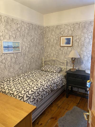 Ground floor bedroom - quiet household Main Photo