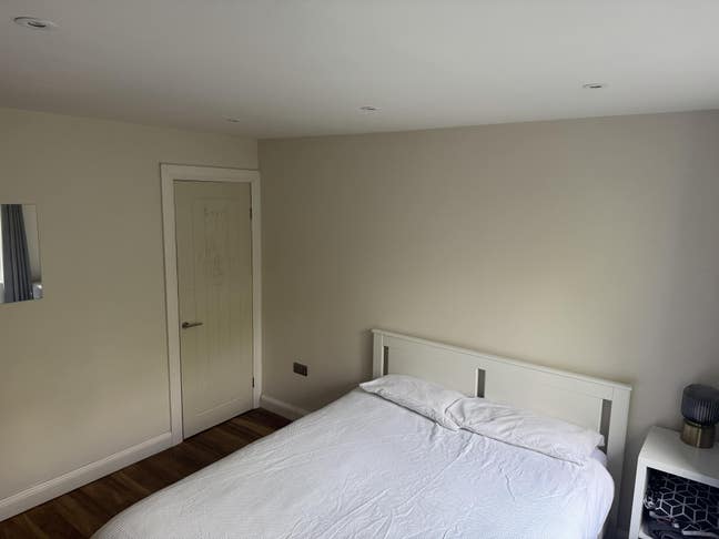 Beautiful 2-Bed Apartment with Garden & Parking  Main Photo