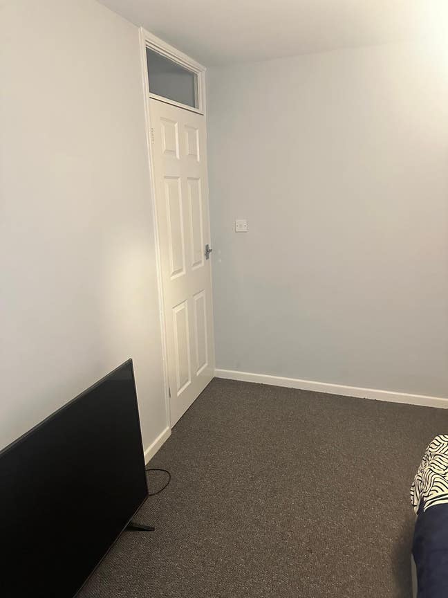 Double room available in a 3 bedroom house Main Photo