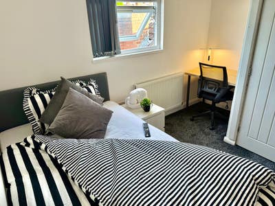 ✨Cozy Room with Big dedicated Bathroom - CV5 Main Photo