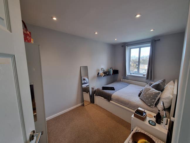Cosy double room in bright and spacious flat Main Photo
