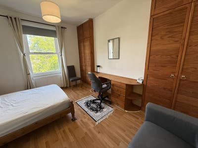 Hammersmith Central TV & Sofa room Main Photo