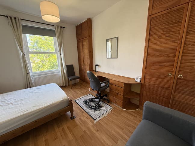 Hammersmith Central TV & Sofa room Main Photo
