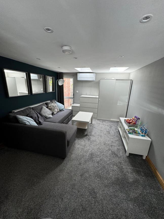 Annex with living room area, en-suite and Aircon Main Photo