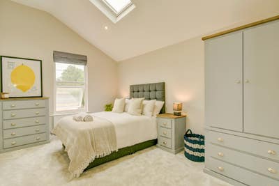 2X Guy’s Rooms - Beautiful, Sociable Home Main Photo