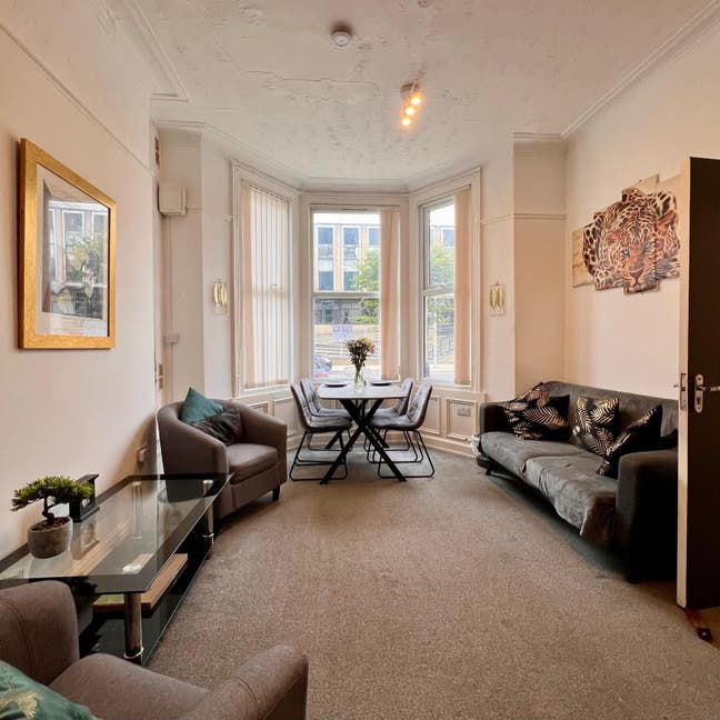 Large Private Room with Ensuite Main Photo