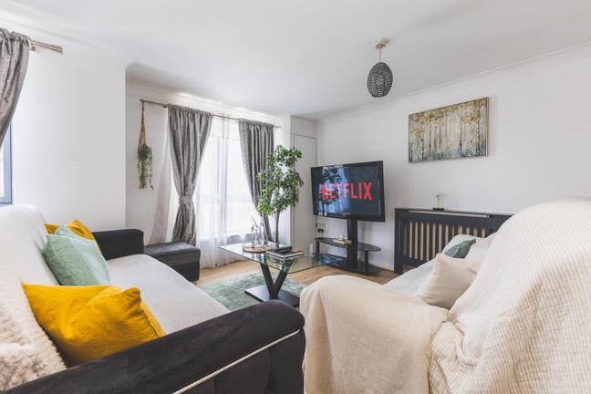 Spacious 2 Bed Flat Close to Wembley w/ Parking Main Photo
