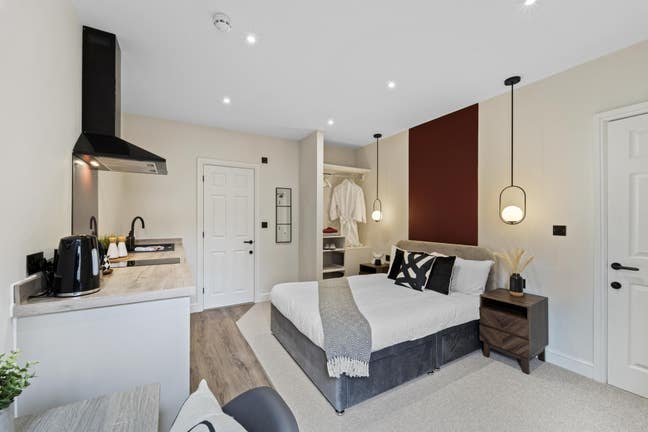 Stunning Studio - Close to City and Hospital! Main Photo