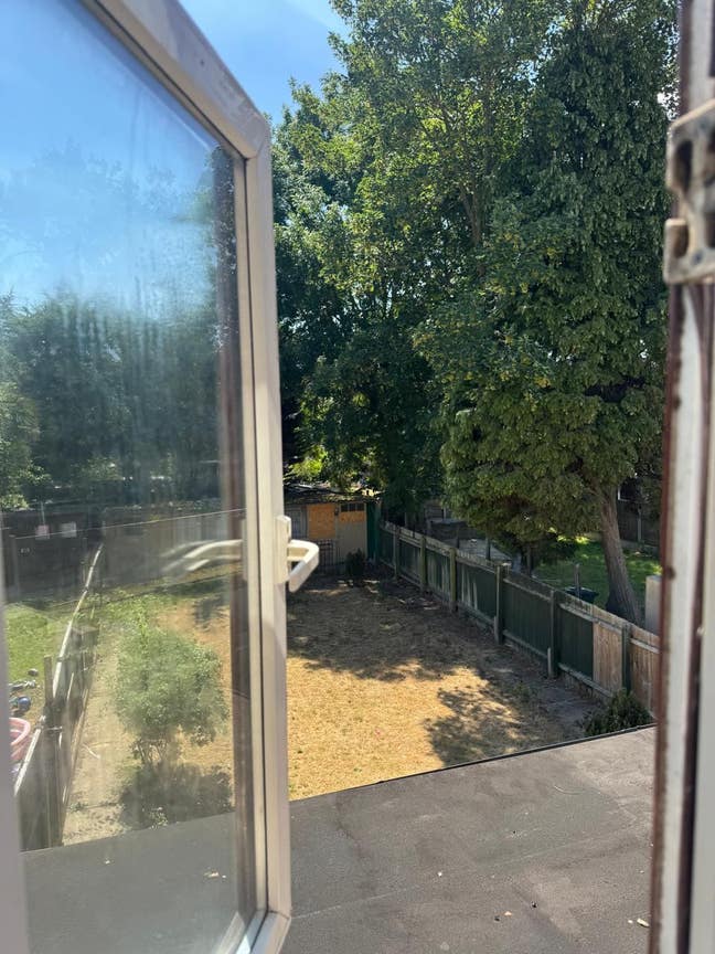 Large double room n one box room  Main Photo