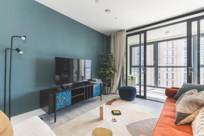 2 Bedroom Luxury Flat w/ Great Views & Parking Main Photo