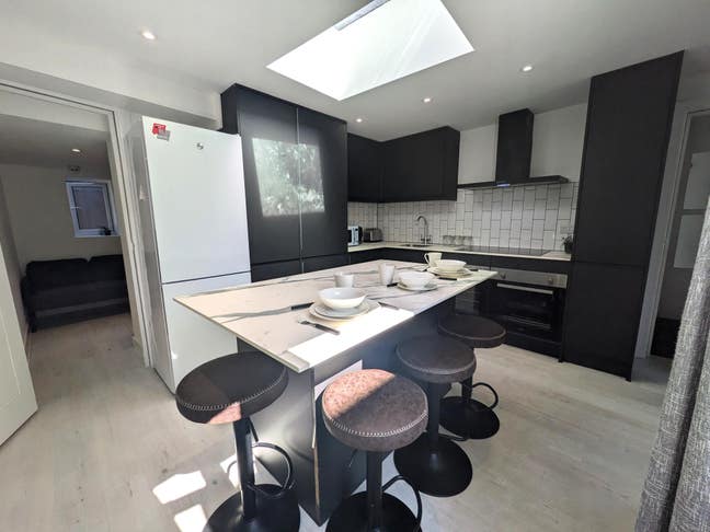 Newly Renovated - 2 Double Rooms Available Now Main Photo