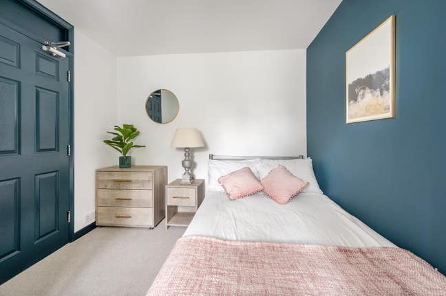 Dbl Room I Great House I Close to the Elzbth Line Main Photo