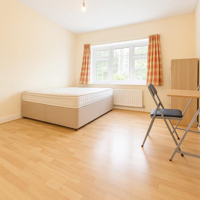 Just One Female Housemate, Safe & Secure Area Main Photo