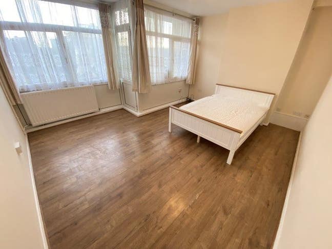 TWO Spacious Doubles in Angel from £231pw Main Photo