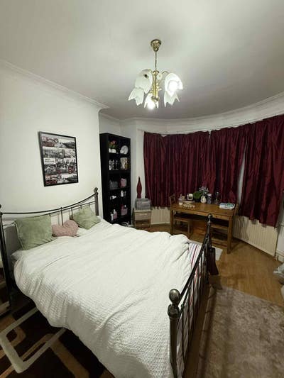 Large Double Bed Room - Bills Included Main Photo
