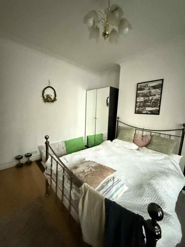 Large Double Bed Room - Bills Included Main Photo