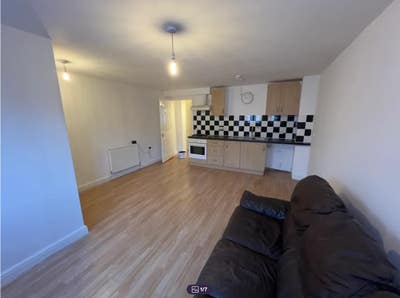 Pleased to offer this 1 bedroom ground floor flat Main Photo