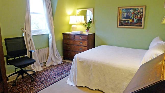 Spacious quiet room in heart of Little Venice Main Photo