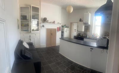 Large furnished double bedroom in three-bed flat Main Photo