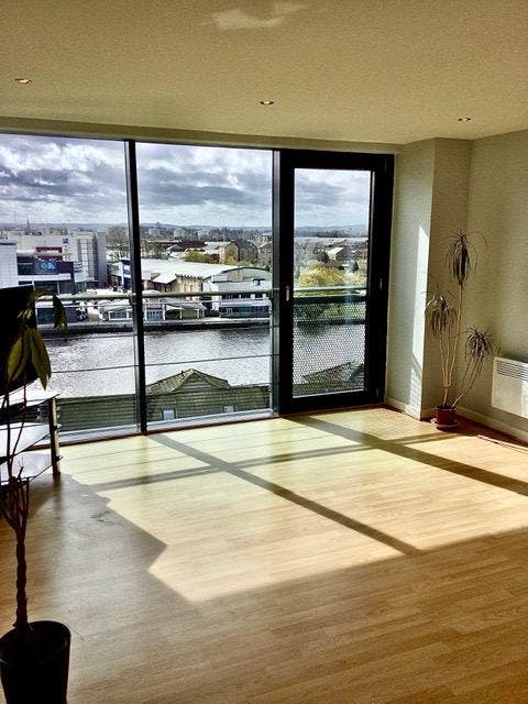 Unfurnished 2 Bed modern flat by Clyde whole flat  Main Photo