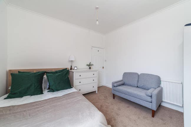 2 Rooms Available Now in Period Home £775 & £1100 Main Photo