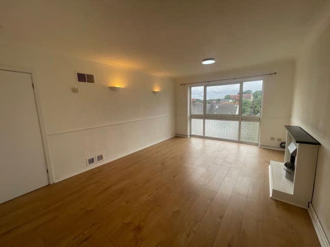 Bright & Spacious 2-Bed Flat - Barnet EN5 Main Photo