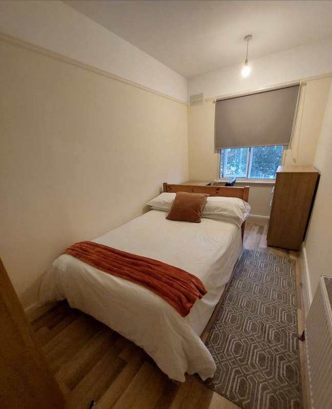 Spacious Single Room in Tolworth Main Photo