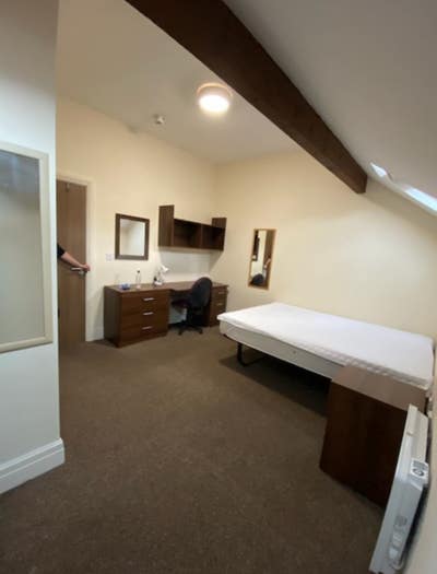 Double bedroom in centre of town Main Photo